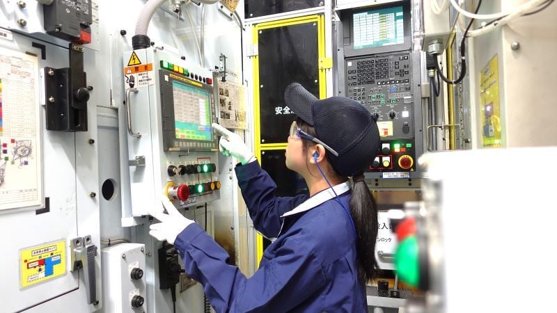 仕事の様子　ラインオペレーター